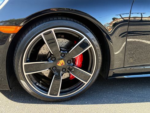 Used 2018 Porsche 911 Carrera 4S image 19