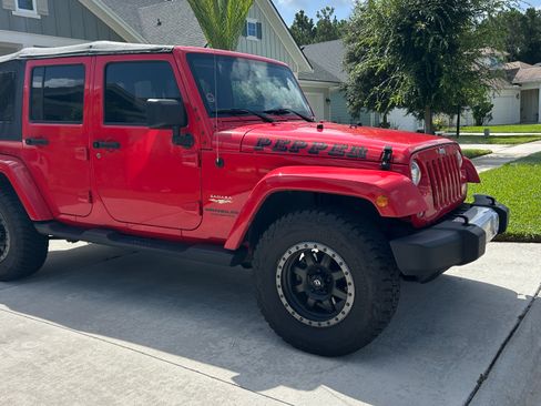 Used 2015 Jeep Wrangler Unlimited Sahara w/ Connectivity Group image 4