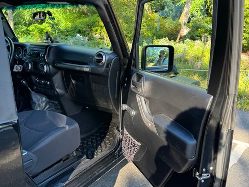 Used 2013 Jeep Wrangler Sport AWD/4WD image 15