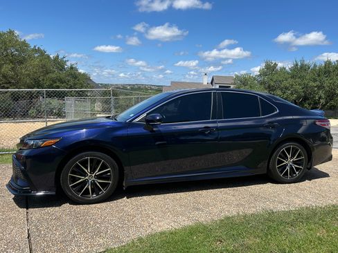Used 2022 Toyota Camry SE FWD image 6