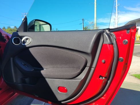 Used 2011 Nissan 370Z Coupe image 9