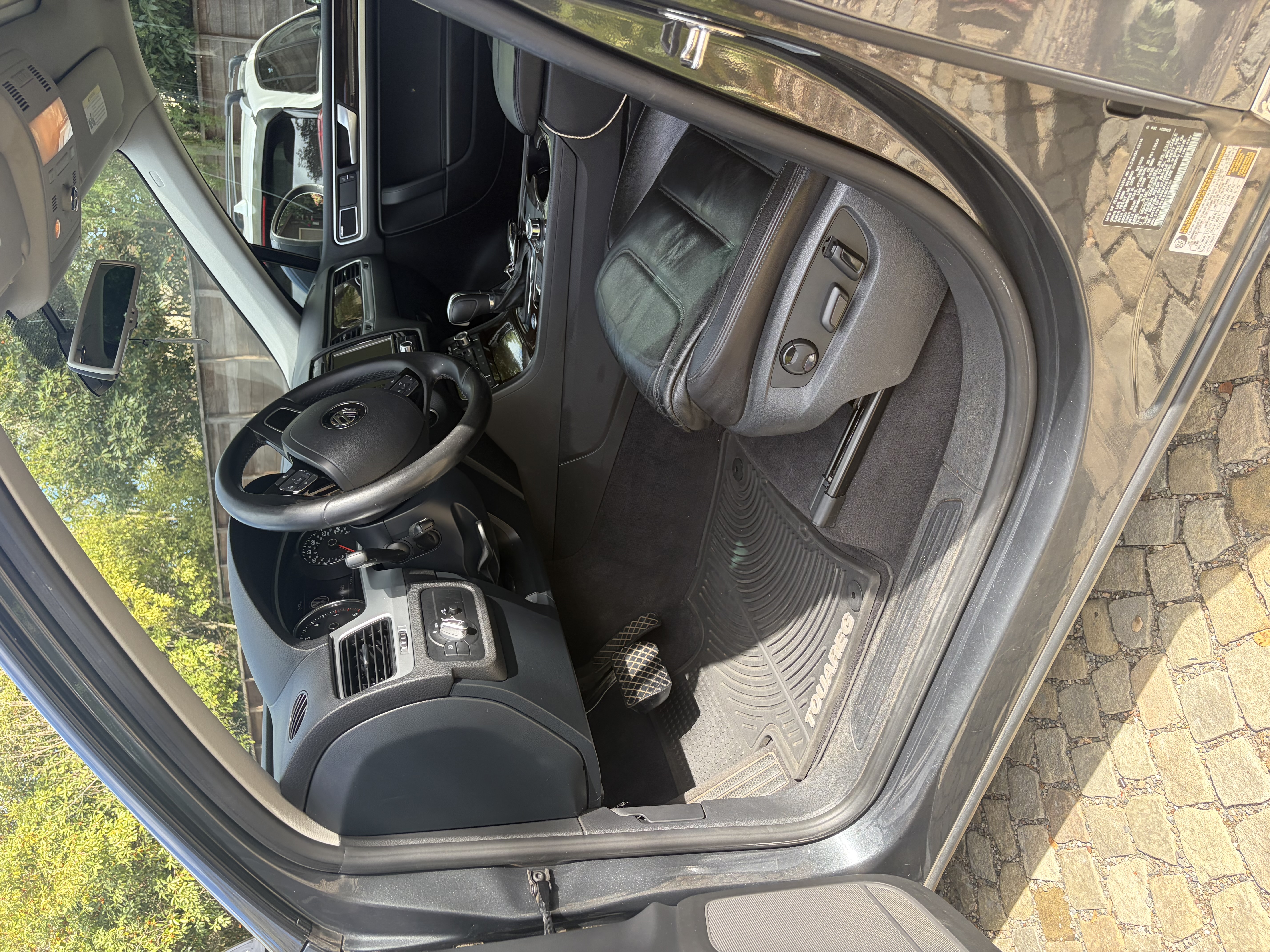 Used 2014 Volkswagen Touareg Executive AWD/4WD image 16