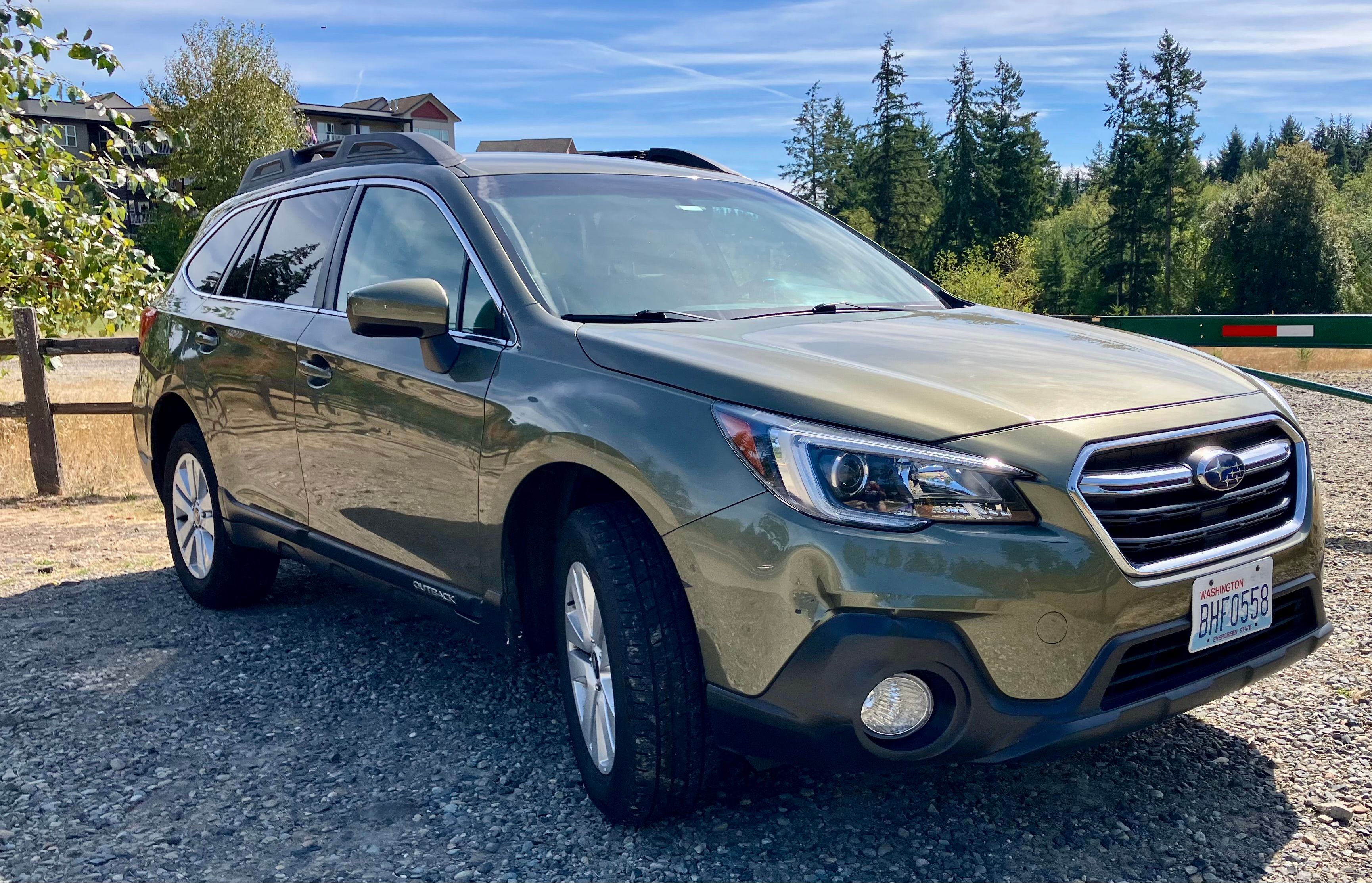 Used 2018 Subaru Outback 2.5i Premium AWD/4WD image 1