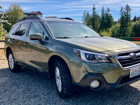 Used 2018 Subaru Outback 2.5i Premium AWD/4WD image 1