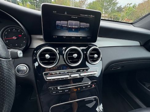 Used 2019 Mercedes-Benz GLC 300 4MATIC Coupe image 4