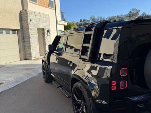 Used 2022 Land Rover Defender 110 X-Dynamic HSE image 5