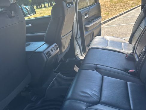 Used 2019 Toyota Tundra Limited w/ Limited Premium Package AWD/4WD image 18