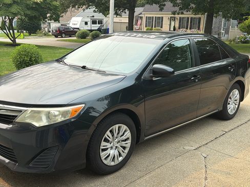 Used 2012 Toyota Camry LE FWD image 6