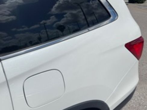 Used 2021 Honda Pilot Touring image 6