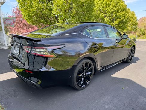 Used 2022 Nissan Maxima SR w/ Sport Mat Group FWD image 5