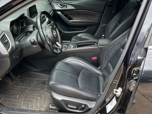 Used 2018 MAZDA MAZDA3 Touring w/ Appearance Package FWD image 14