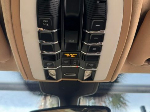 Used 2014 Porsche Cayenne AWD/4WD image 16