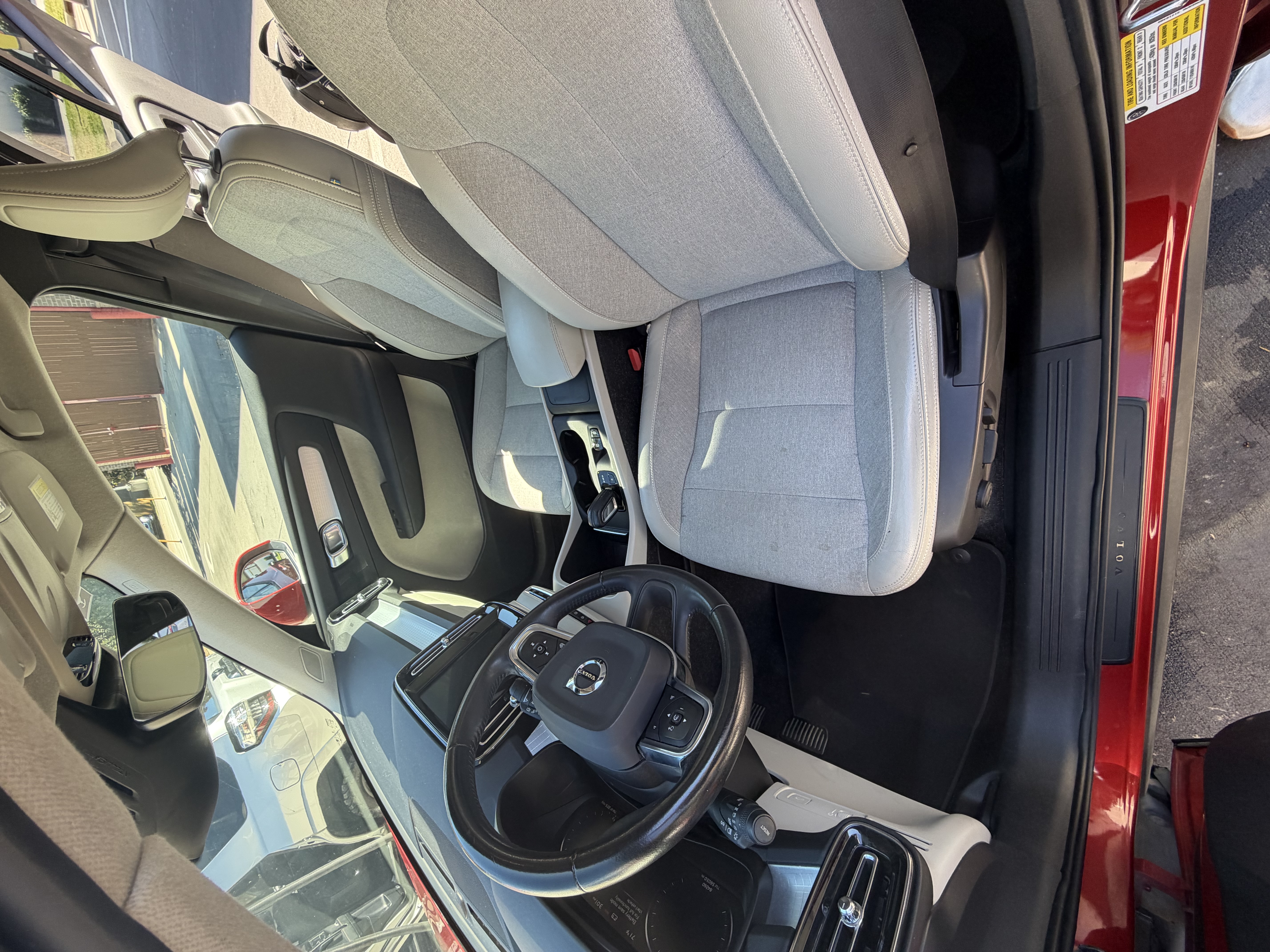Used 2020 Volvo XC40 T4 Momentum FWD image 17