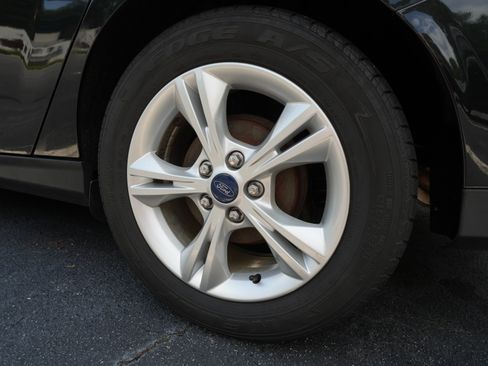 Used 2014 Ford Focus SE w/ SE Winter Package FWD image 21