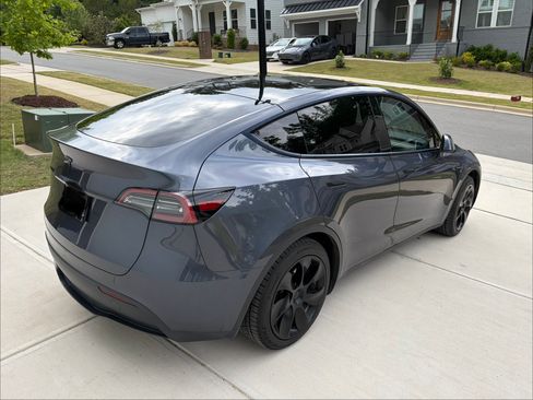 Used 2023 Tesla Model Y Long Range AWD/4WD image 1