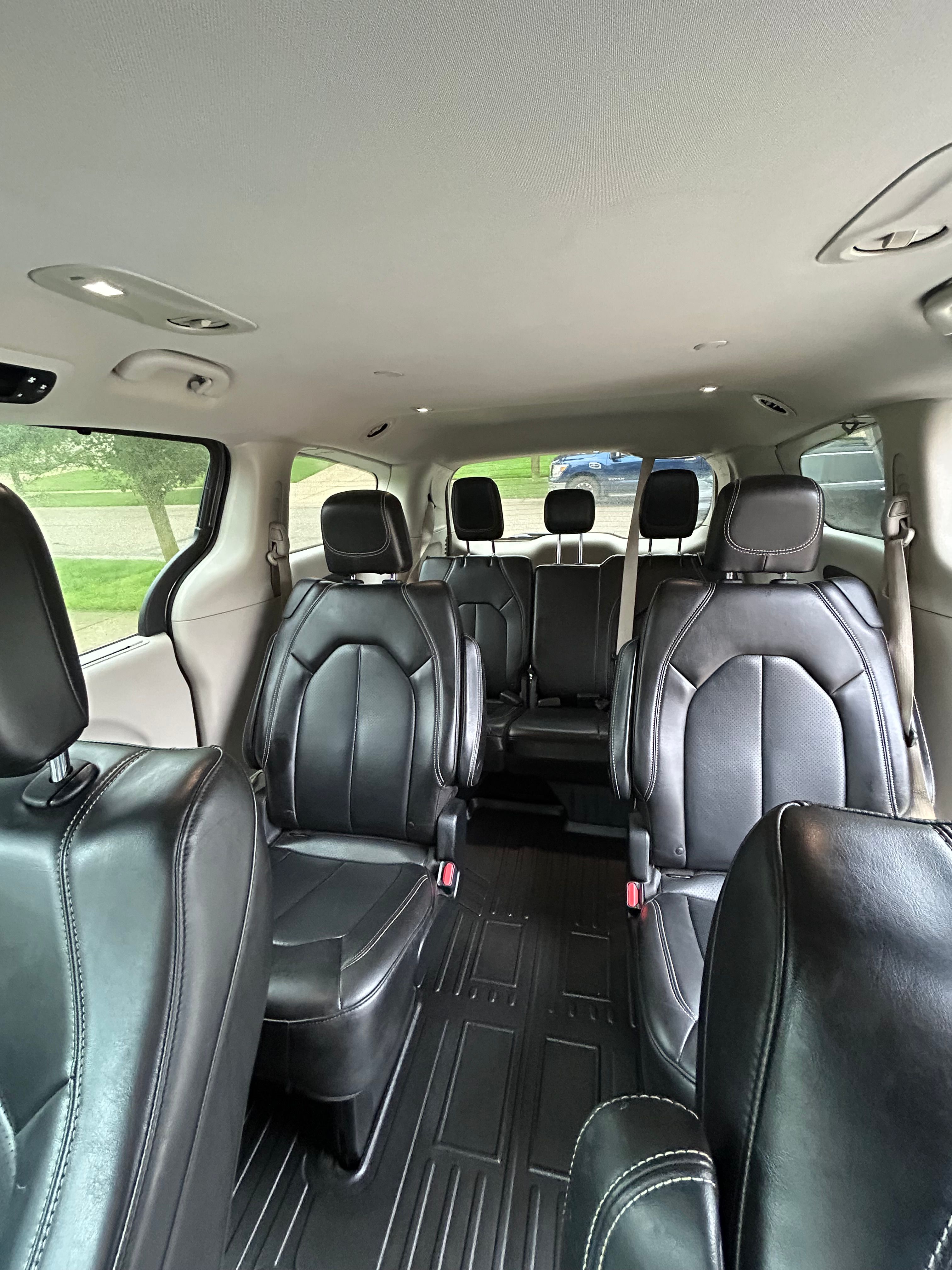 Used 2021 Chrysler Voyager Lxi FWD image 6