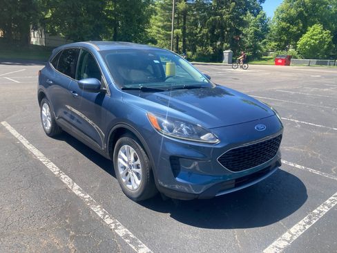 Used 2020 Ford Escape SE FWD image 1