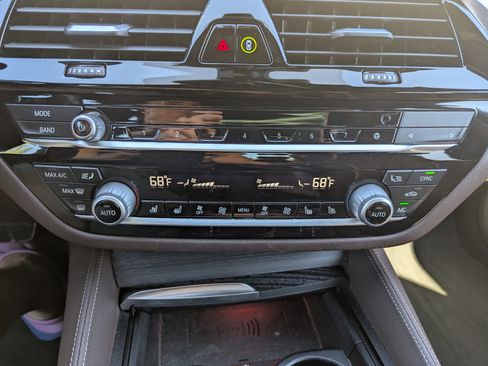 Used 2021 BMW M550i xDrive w/ Premium Package image 10