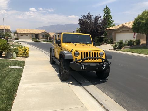 Used 2015 Jeep Wrangler Unlimited Sport w/ Quick Order Package 24S AWD/4WD image 2