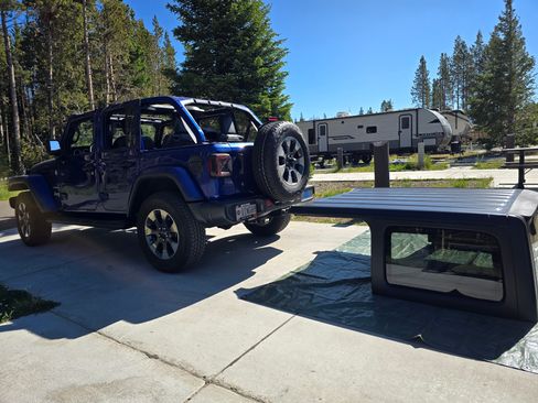 Used 2019 Jeep Wrangler Unlimited Sahara image 5