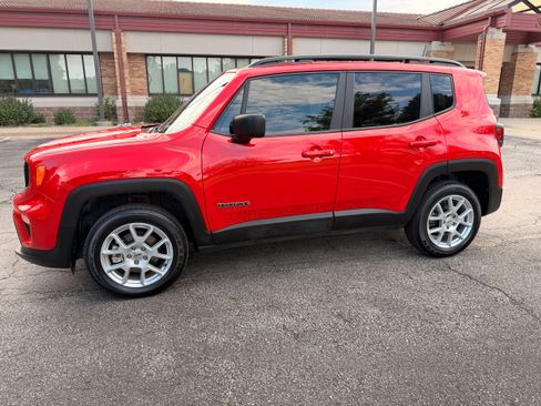 Used 2022 Jeep Renegade Latitude AWD/4WD image 8