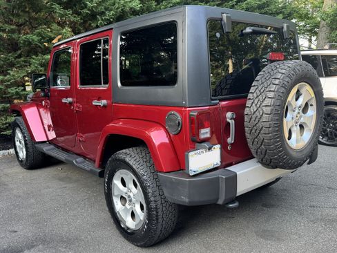 Used 2013 Jeep Wrangler Unlimited Sahara w/ Dual Top Group AWD/4WD image 6