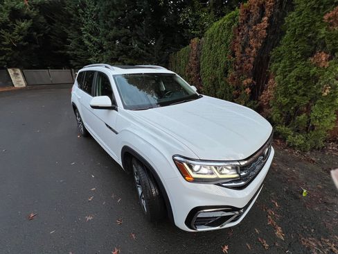 Used 2021 Volkswagen Atlas SEL R-Line image 10