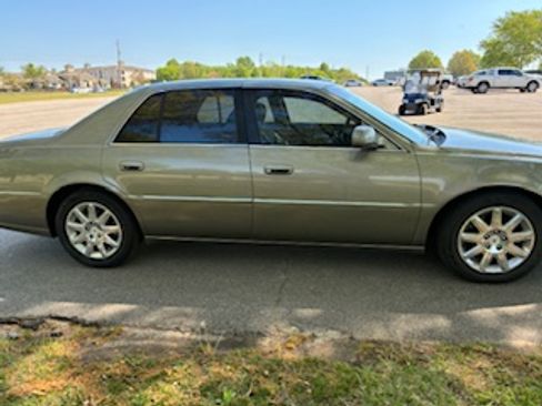 Used 2011 Cadillac DTS Premium image 2