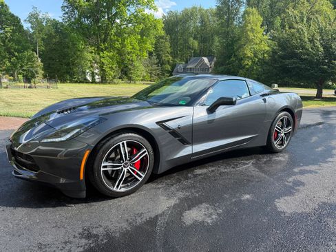 Used 2017 Chevrolet Corvette Stingray Coupe w/ Carbon Flash Badge Package RWD image 1