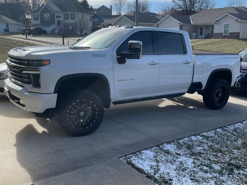 Used 2020 Chevrolet Silverado 2500 High Country w/ Z71 Off-Road Package image 2