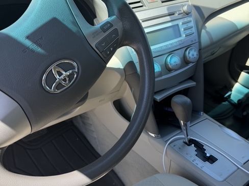 Used 2009 Toyota Camry LE FWD image 14