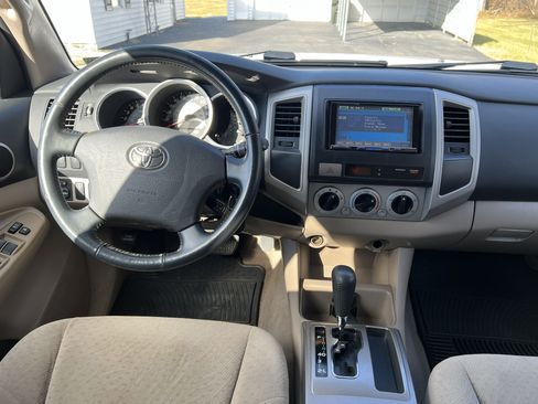 Used 2006 Toyota Tacoma PreRunner image 18