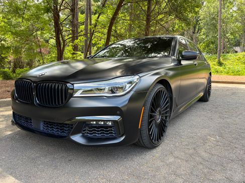 Used 2017 BMW 750i RWD image 1