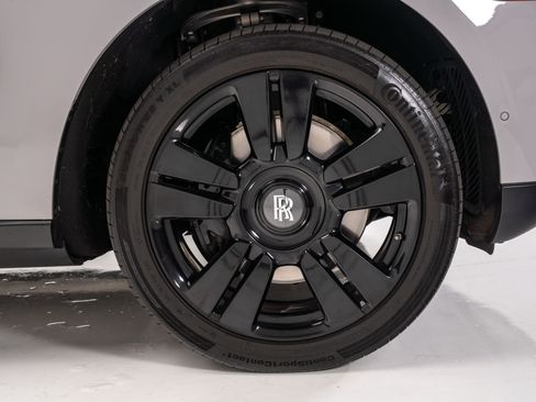 Used 2021 Rolls-Royce Cullinan image 13