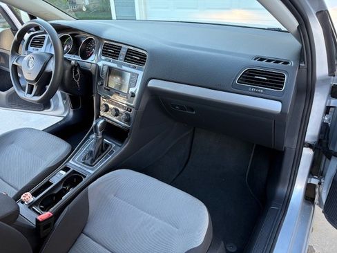 Used 2016 Volkswagen e-Golf SE image 20