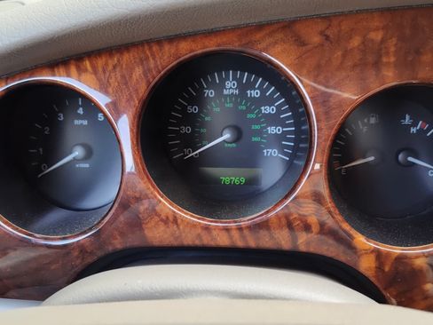 Used 1999 Jaguar XK8 Convertible image 22