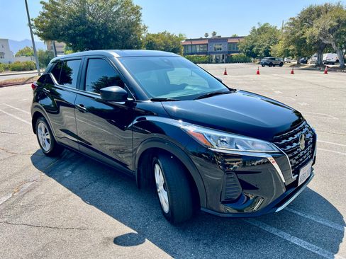 Used 2021 Nissan Kicks S FWD image 1
