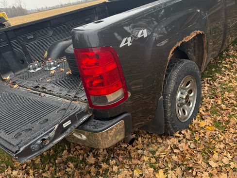 Used 2010 GMC Sierra 1500 SL image 5