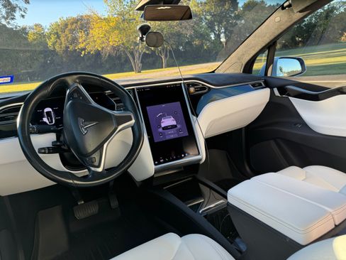 Used 2017 Tesla Model X 100D image 11