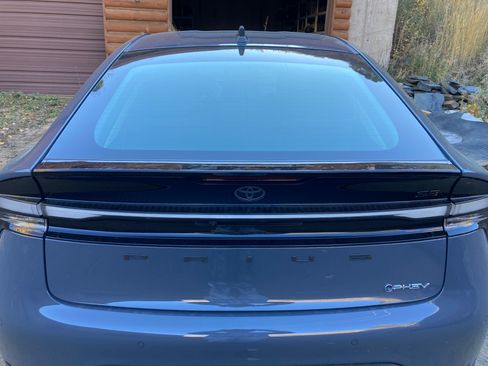 Used 2025 Toyota Prius Plug-In Hybrid image 2