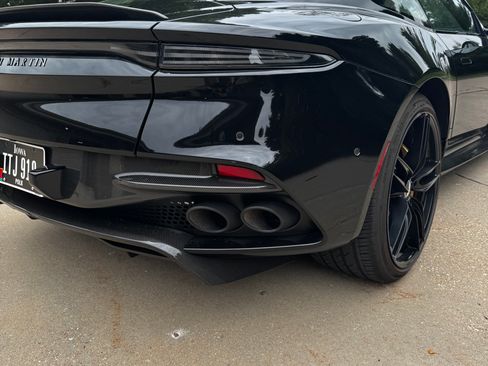 Used 2022 Aston Martin DBS Superleggera RWD image 9