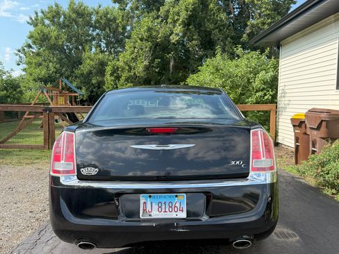 Used 2012 Chrysler 300 C image 4