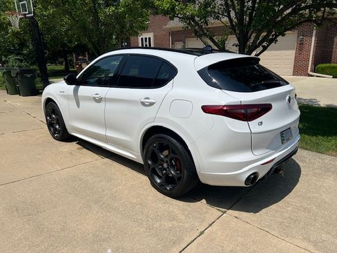 Used 2023 Alfa Romeo Stelvio Veloce image 4