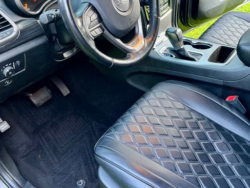 Used 2020 Jeep Grand Cherokee Altitude image 16