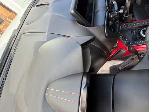 Used 2019 Aston Martin V8 Vantage Coupe image 11