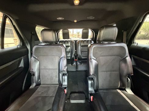 Used 2018 Ford Explorer XLT w/ Equipment Group 202A FWD image 6