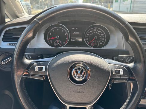 Used 2016 Volkswagen Golf S image 8