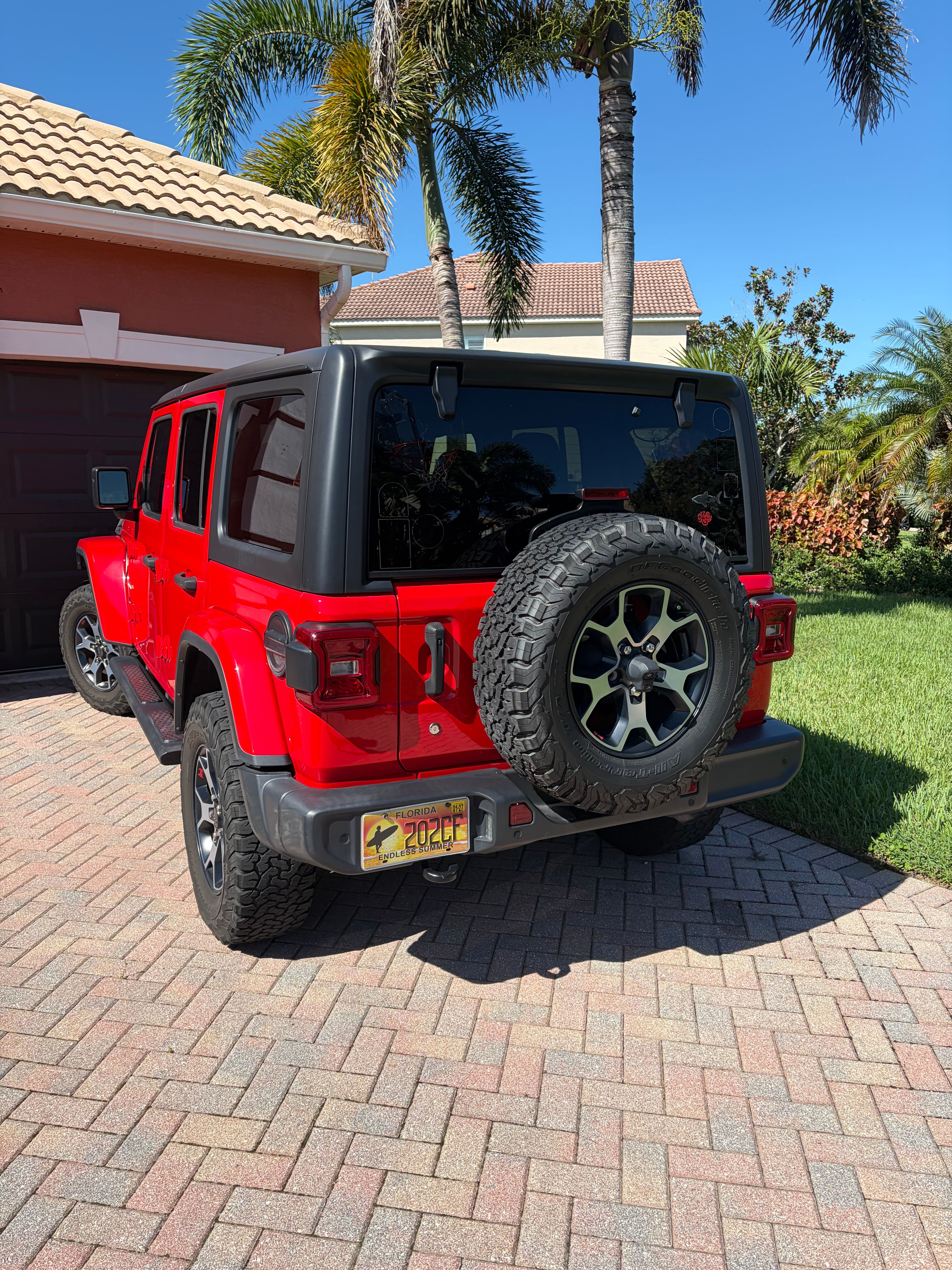Used 2020 Jeep Wrangler Unlimited Sahara AWD/4WD image 5