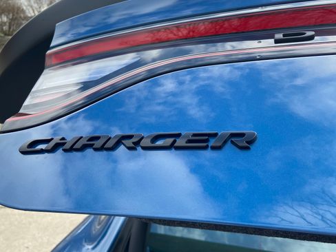 Used 2022 Dodge Charger SXT w/ Blacktop Package image 5