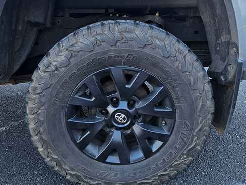 Used 2019 Toyota Tacoma SR5 image 19